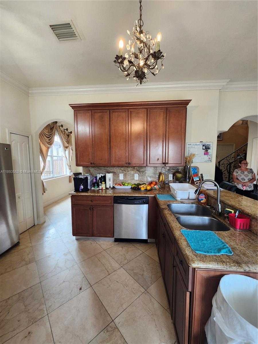 Small Image of 18031 NORTH WEST 87TH CT, Hialeah Number 38