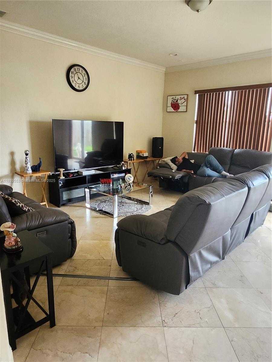 Small Image of 18031 NORTH WEST 87TH CT, Hialeah Number 42