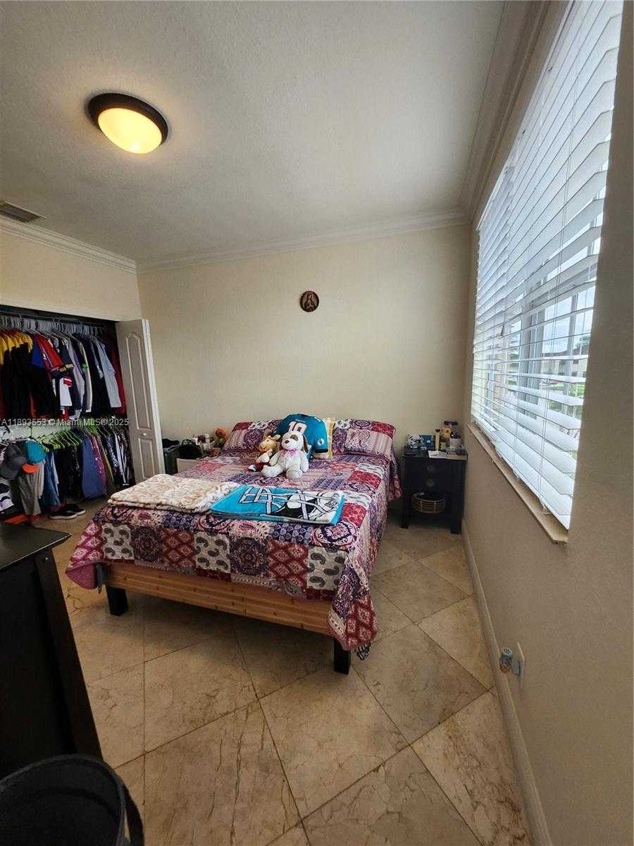 Small Image of 18031 NORTH WEST 87TH CT, Hialeah Number 44