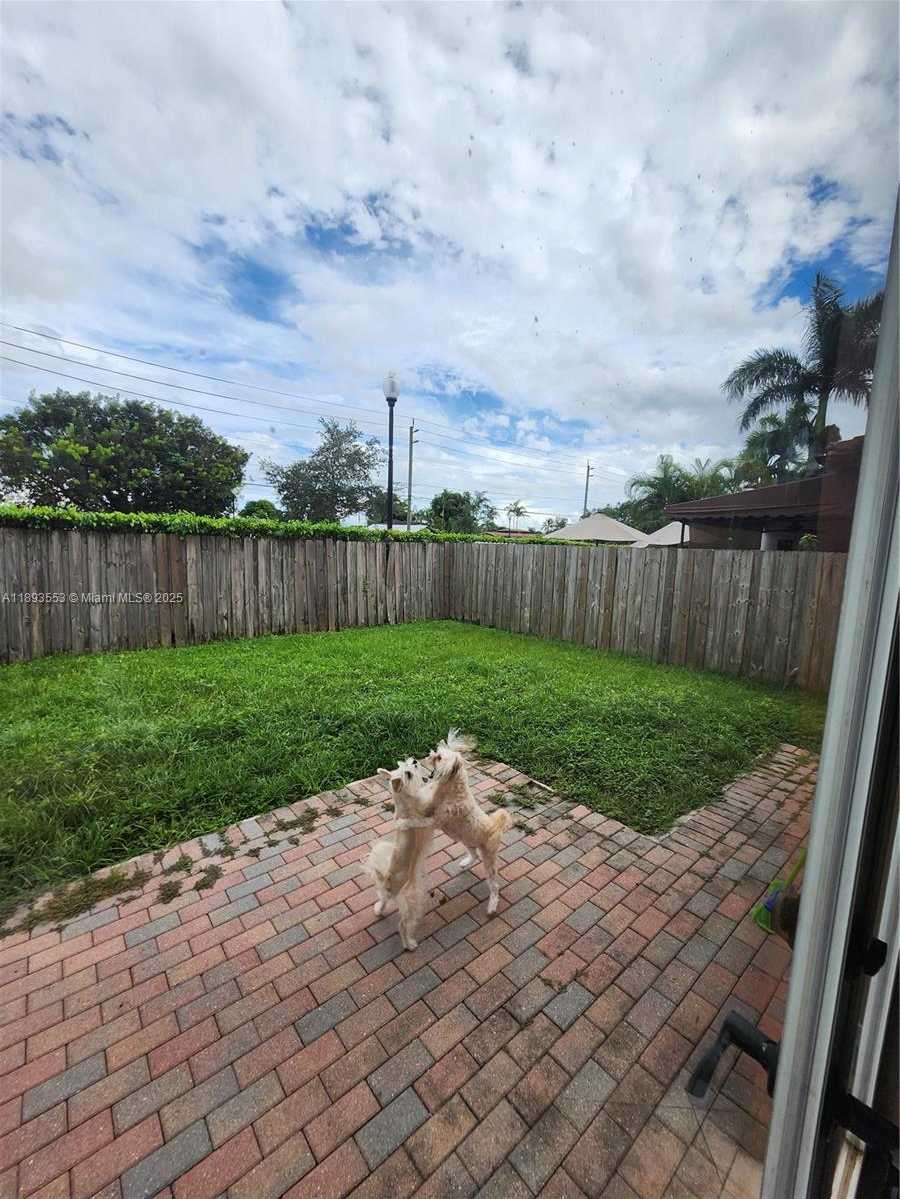 Small Image of 18031 NORTH WEST 87TH CT, Hialeah Number 45