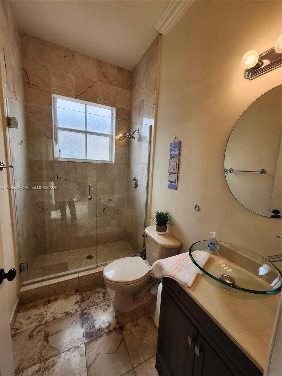 Small Image of 18031 NORTH WEST 87TH CT, Hialeah Number 46