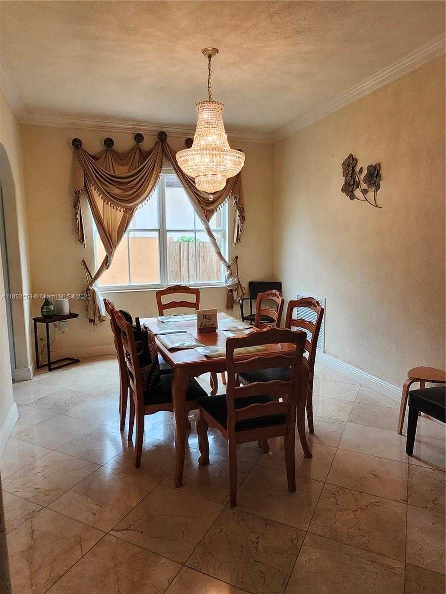 Small Image of 18031 NORTH WEST 87TH CT, Hialeah Number 5