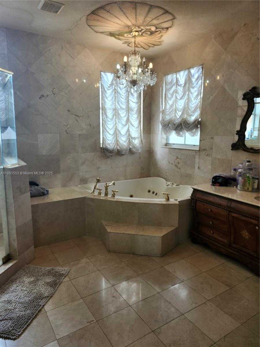 Small Image of 18031 NORTH WEST 87TH CT, Hialeah Number 8