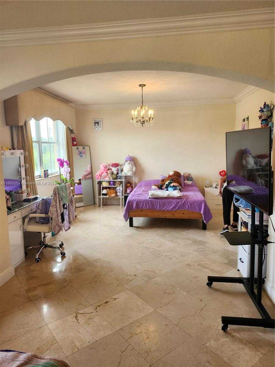Small Image of 18031 NORTH WEST 87TH CT, Hialeah Number 9
