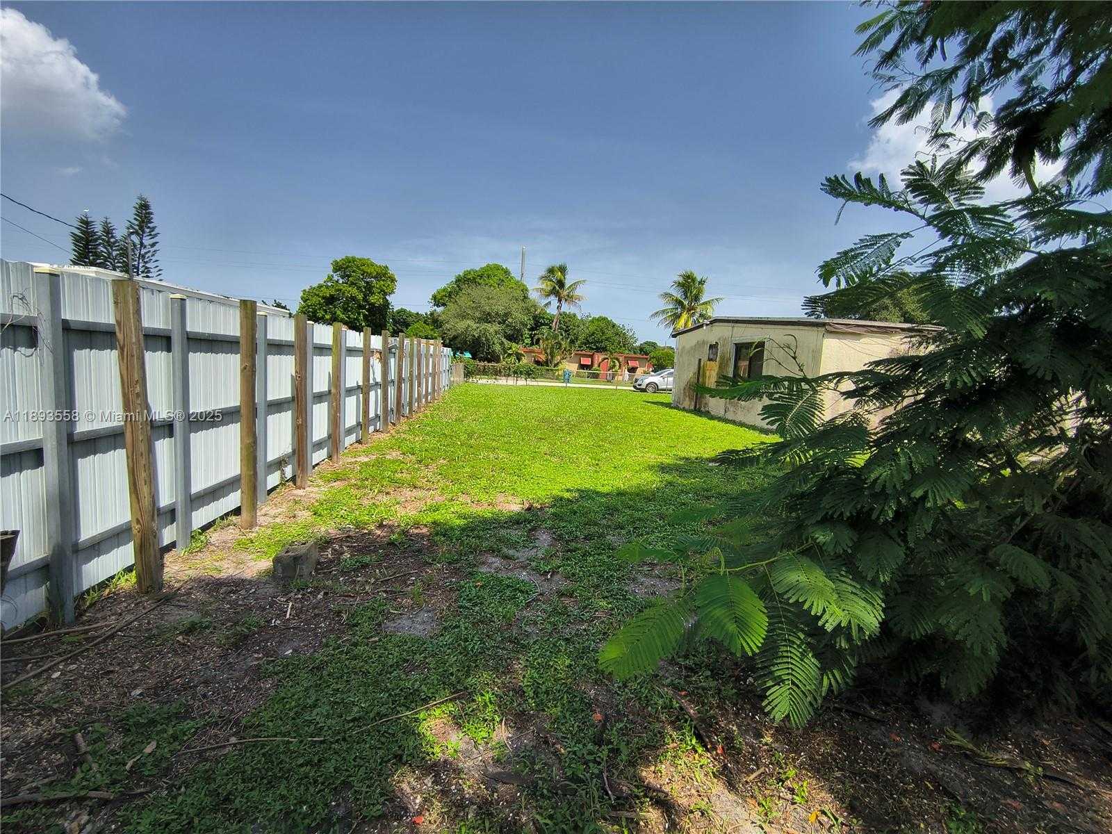 Small Image of 16300 NORTH WEST 19TH AVE, Miami Gardens Number 11