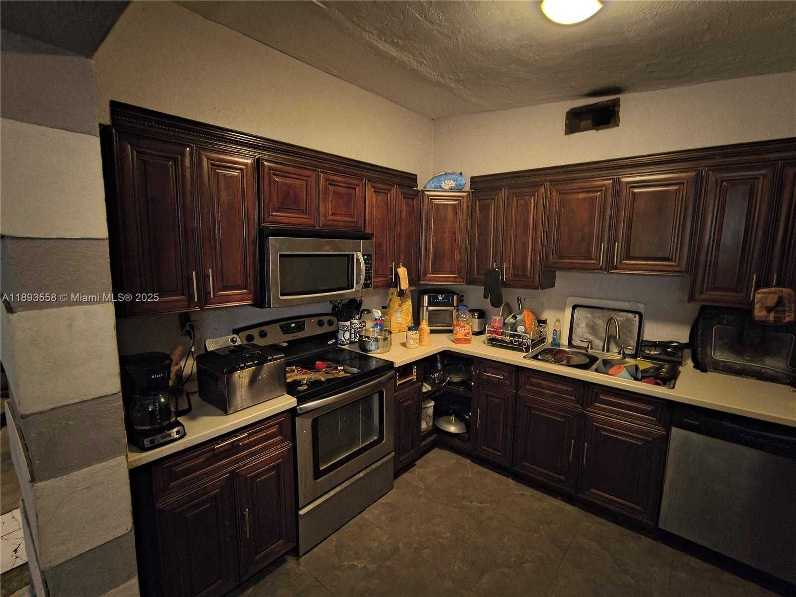 Small Image of 16300 NORTH WEST 19TH AVE, Miami Gardens Number 14