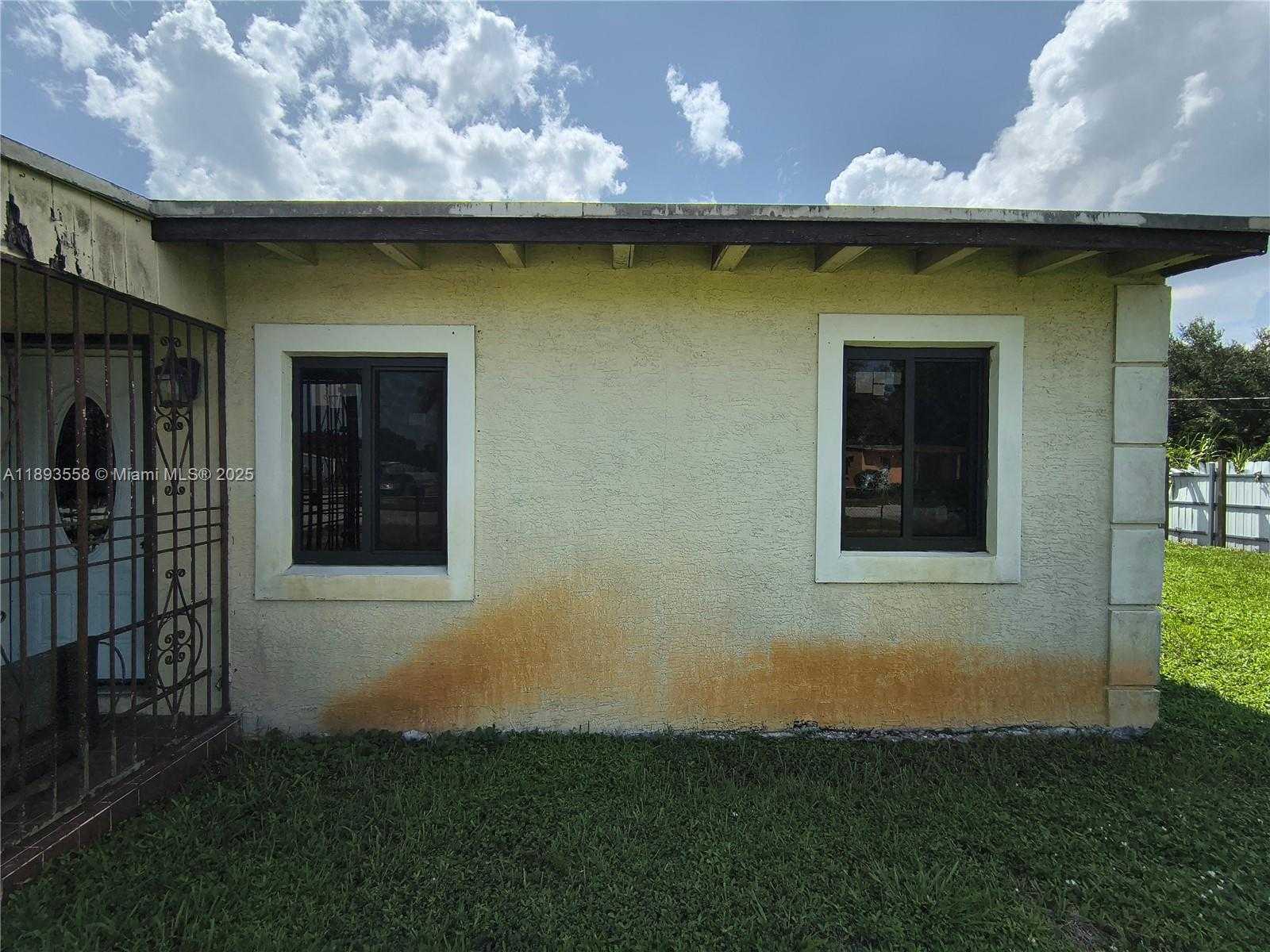 Small Image of 16300 NORTH WEST 19TH AVE, Miami Gardens Number 2