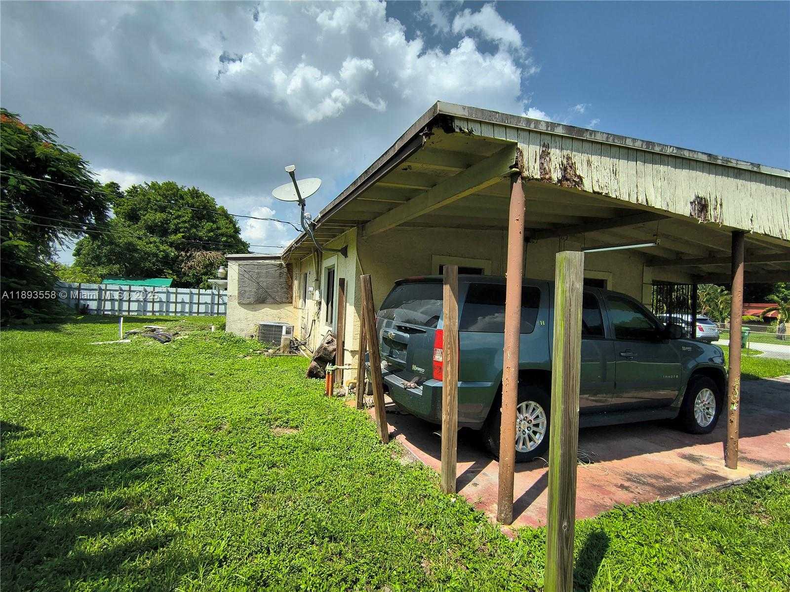 Small Image of 16300 NORTH WEST 19TH AVE, Miami Gardens Number 7