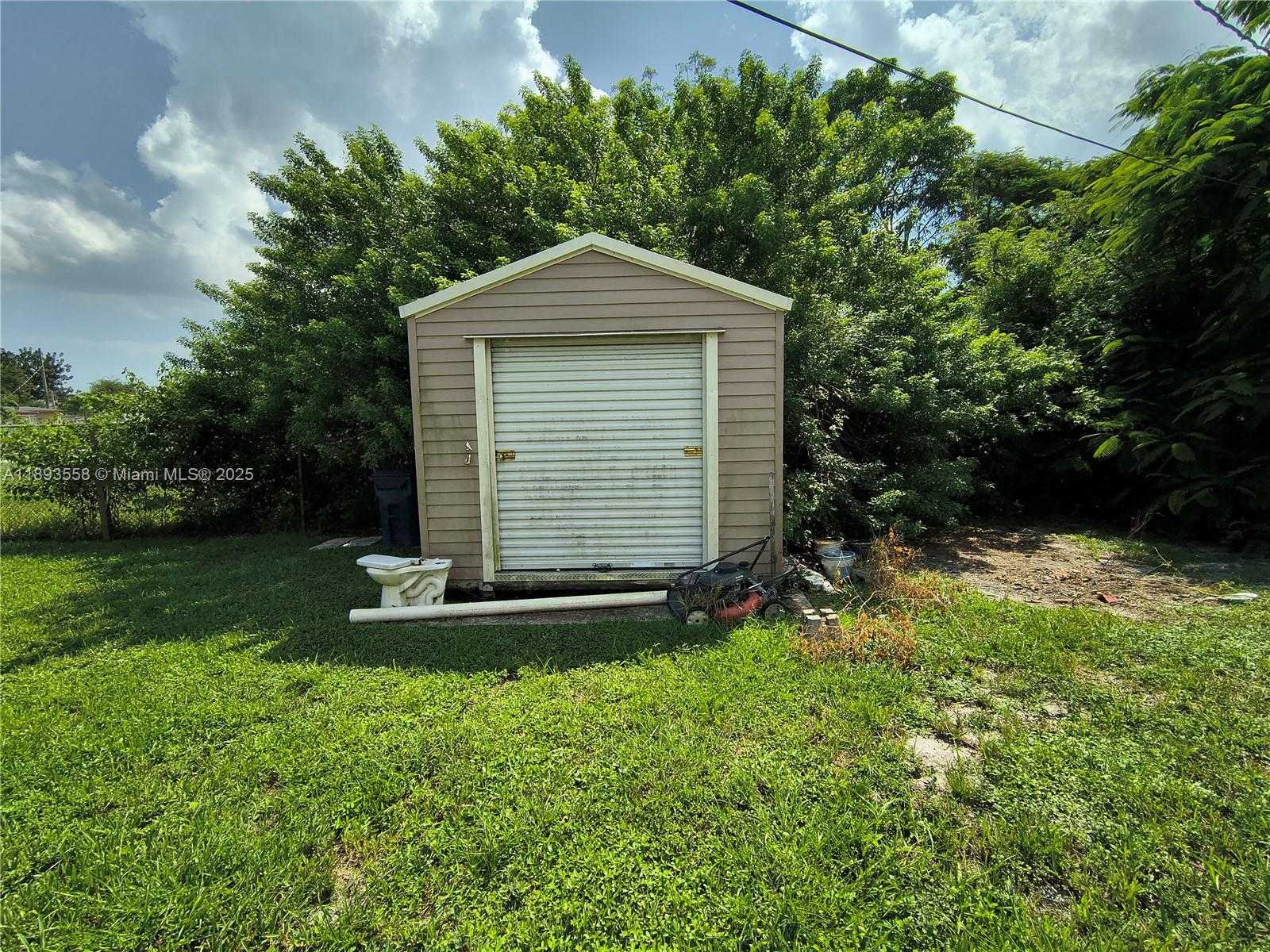 Small Image of 16300 NORTH WEST 19TH AVE, Miami Gardens Number 9