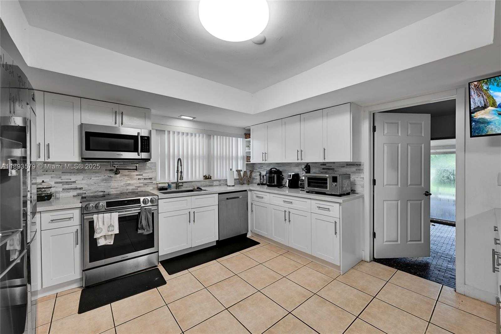 Small Image of 311 NORTH WEST 201ST ST, Miami Gardens Number 9
