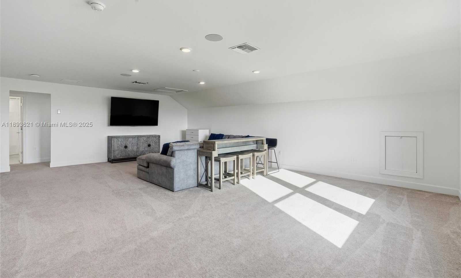 Small Image of 17003 OAKSTEAD DR, Other City - In The State Of Florida Number 26