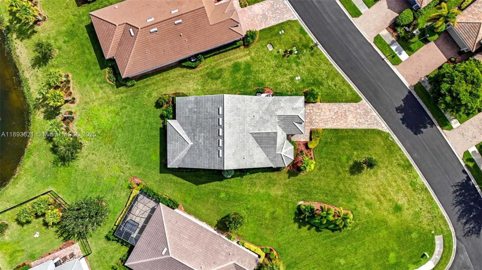 Small Image of 17003 OAKSTEAD DR, Other City - In The State Of Florida Number 39