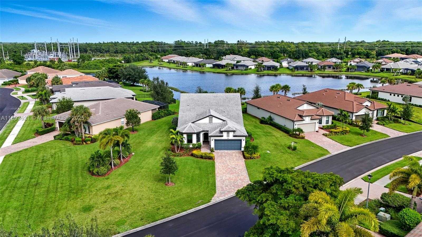 Small Image of 17003 OAKSTEAD DR, Other City - In The State Of Florida Number 40