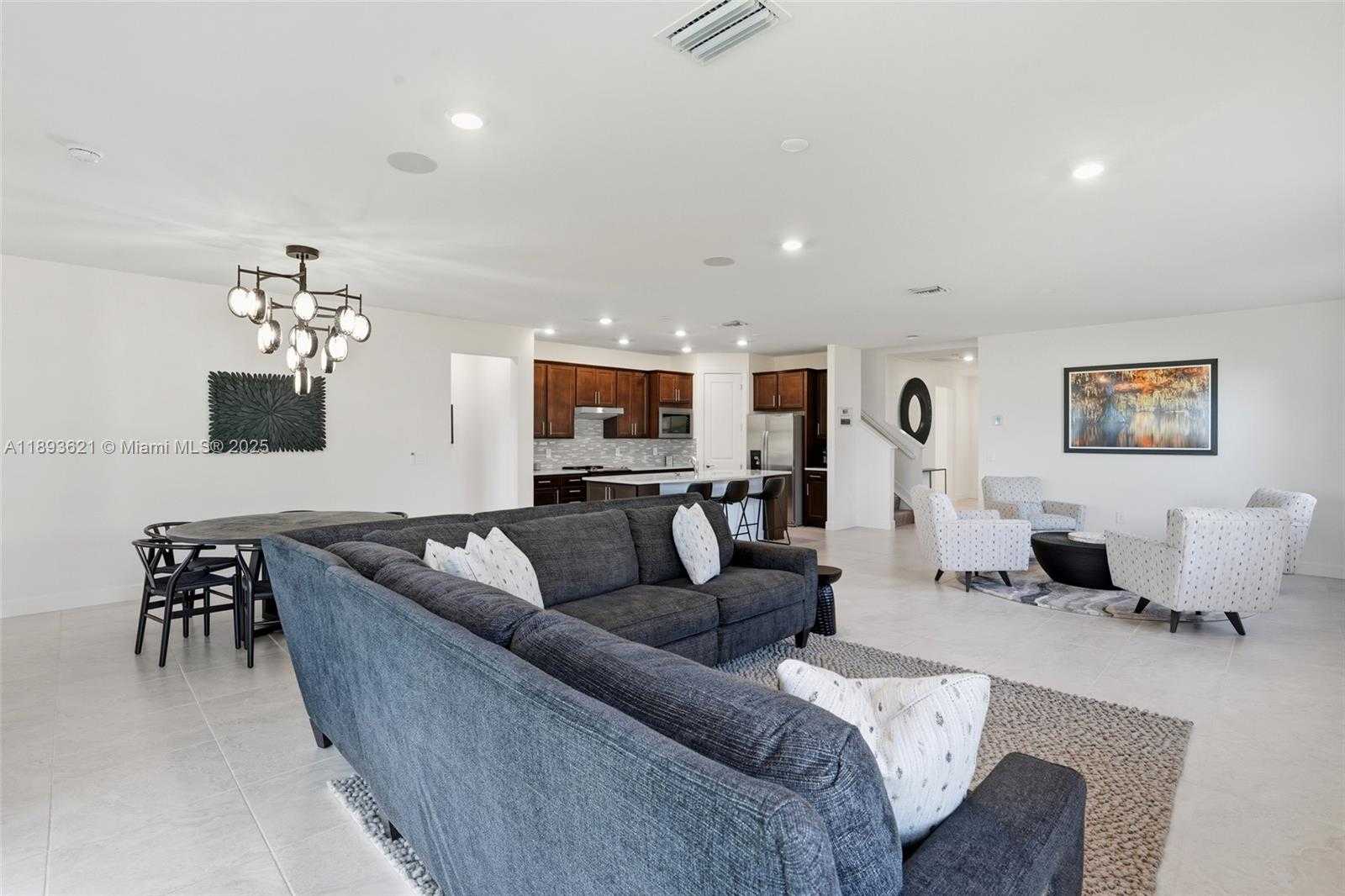 Small Image of 17003 OAKSTEAD DR, Other City - In The State Of Florida Number 8