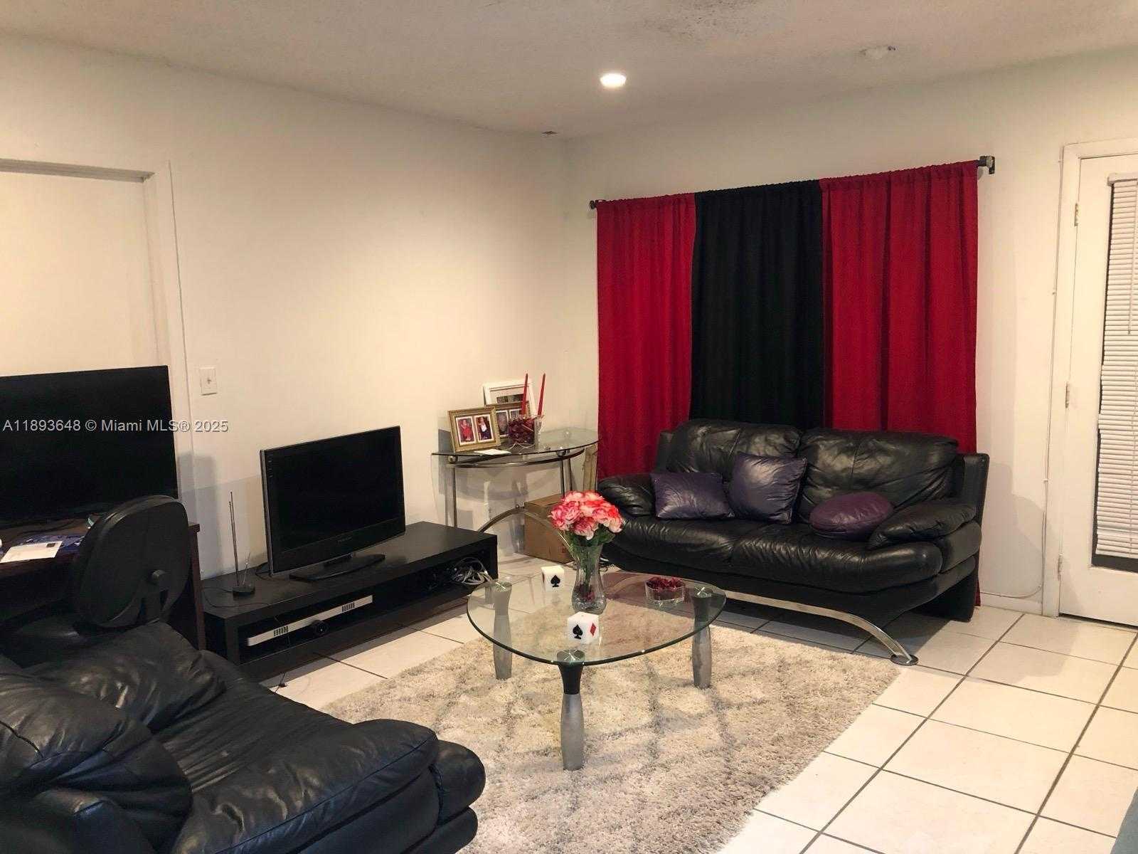 Small Image of 4610 SOUTH WEST 43RD TER, Dania Beach Number 3