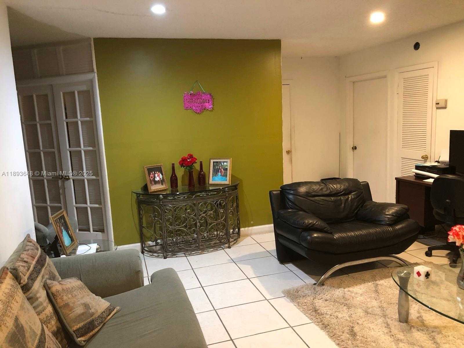 Small Image of 4610 SOUTH WEST 43RD TER, Dania Beach Number 4