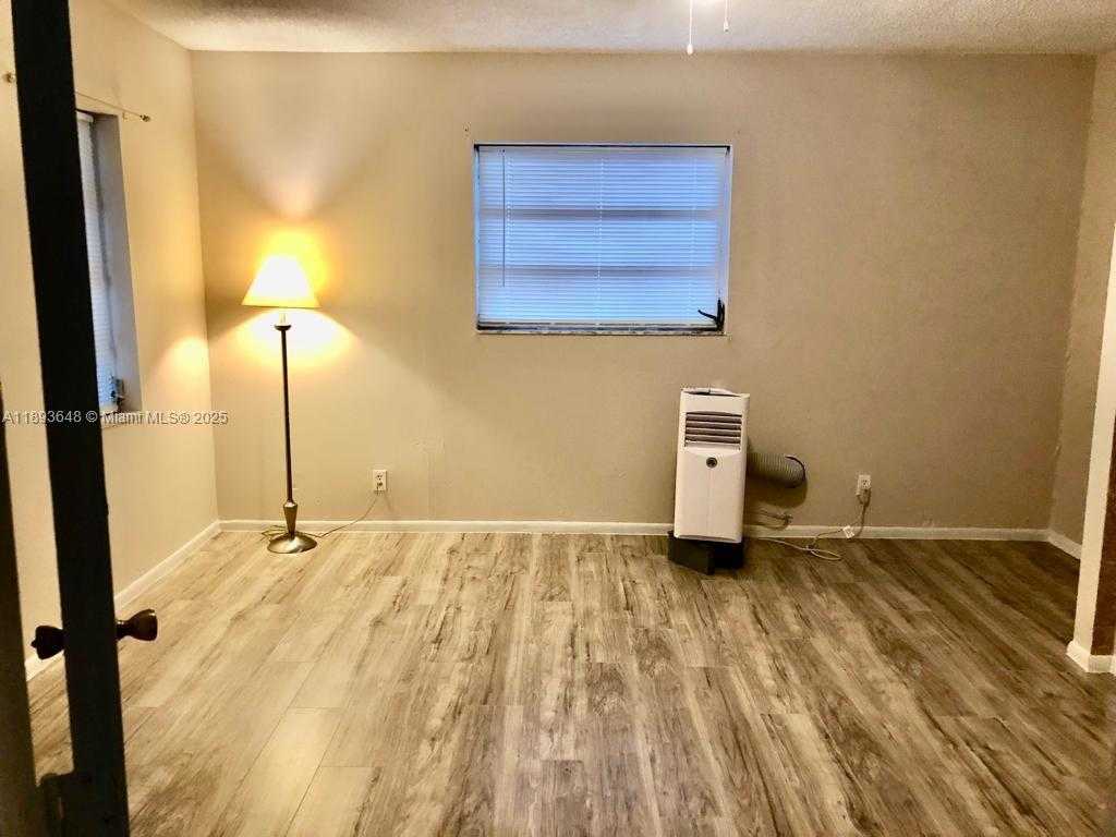 Small Image of 4610 SOUTH WEST 43RD TER, Dania Beach Number 6