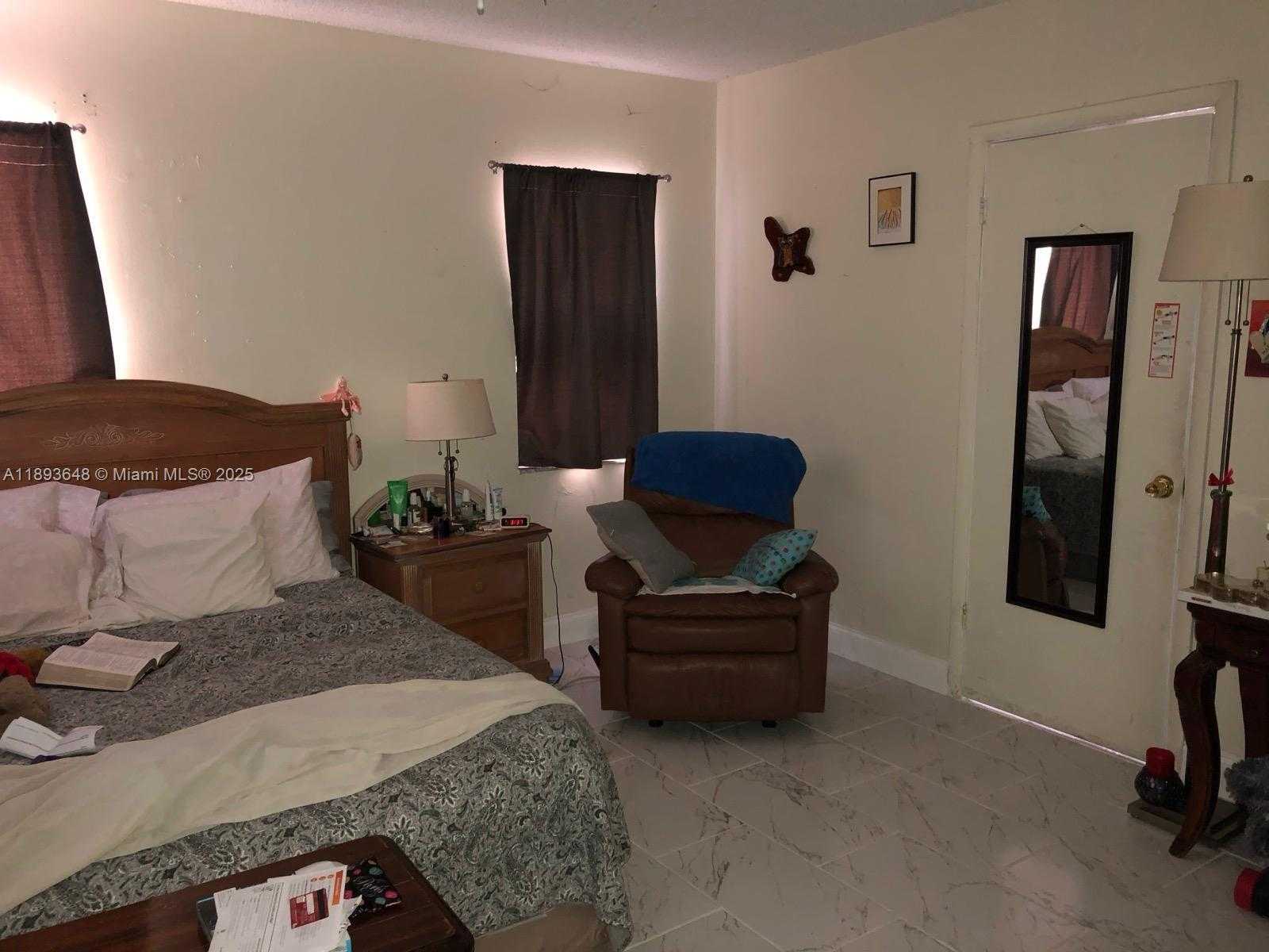 Small Image of 4610 SOUTH WEST 43RD TER, Dania Beach Number 8