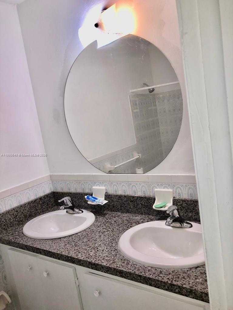 Small Image of 4610 SOUTH WEST 43RD TER, Dania Beach Number 9