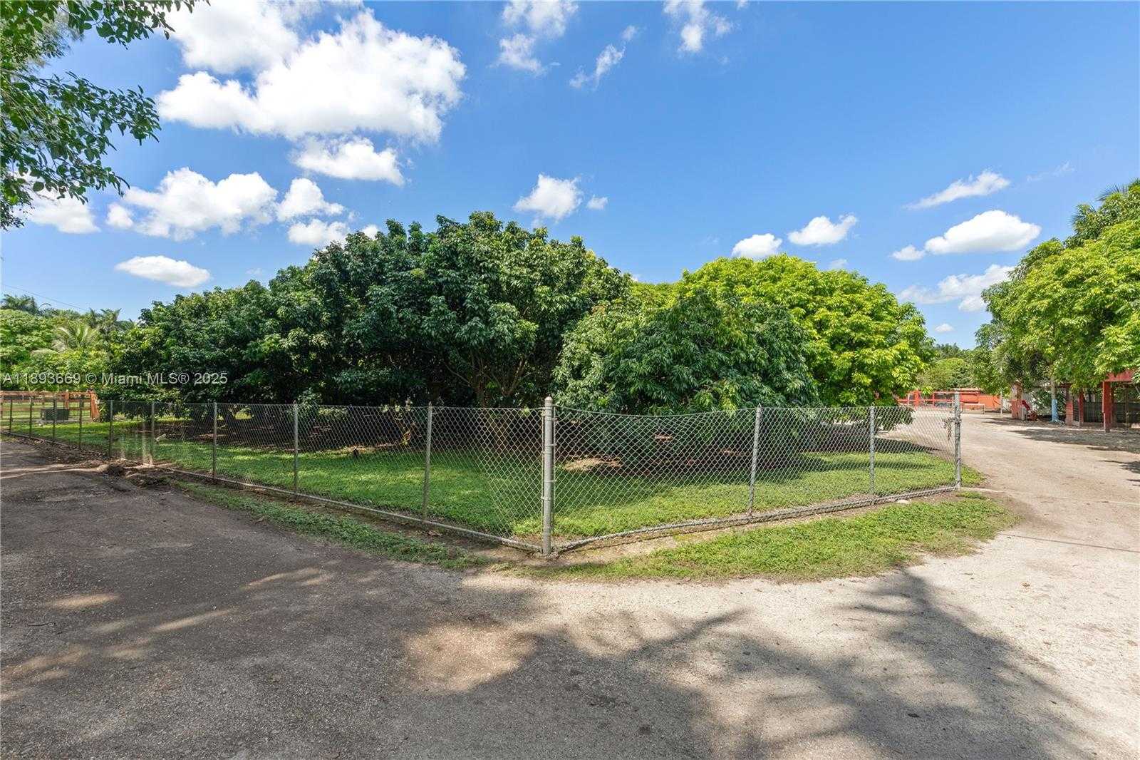 Small Image of 19501 SOUTH WEST 236TH ST, Homestead Number 71
