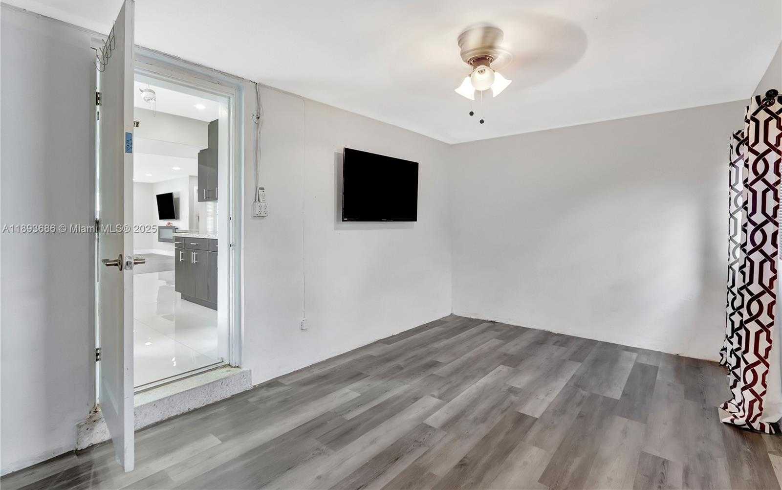 Small Image of 820 NORTH WEST 67TH AVE, Margate Number 12