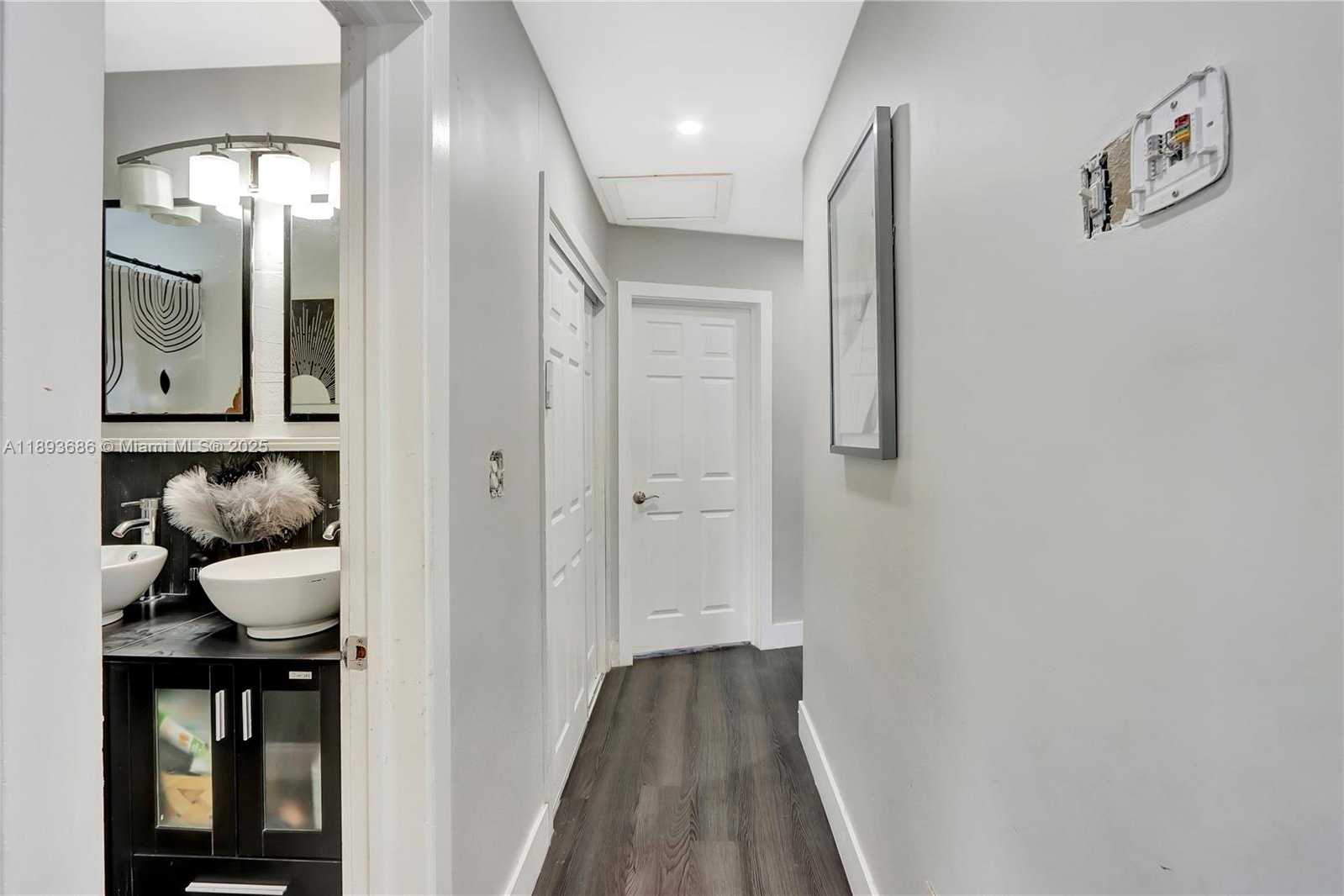 Small Image of 820 NORTH WEST 67TH AVE, Margate Number 7