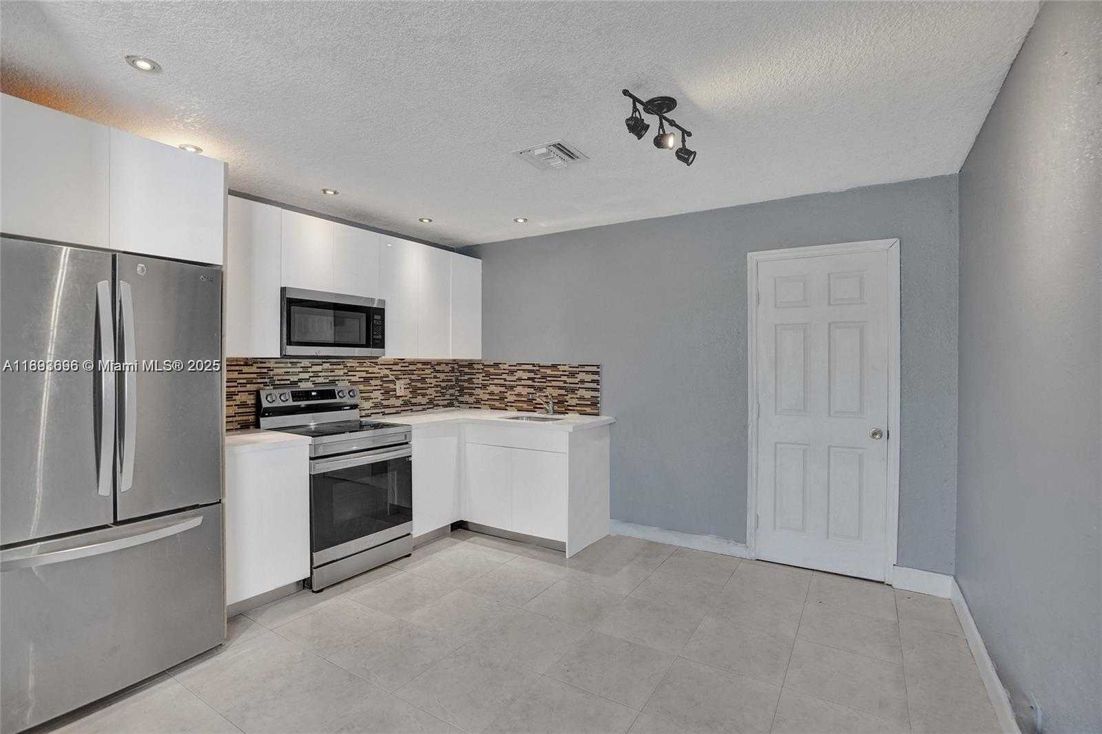 Small Image of 4577 NORTH WEST 16TH TER, Tamarac Number 5