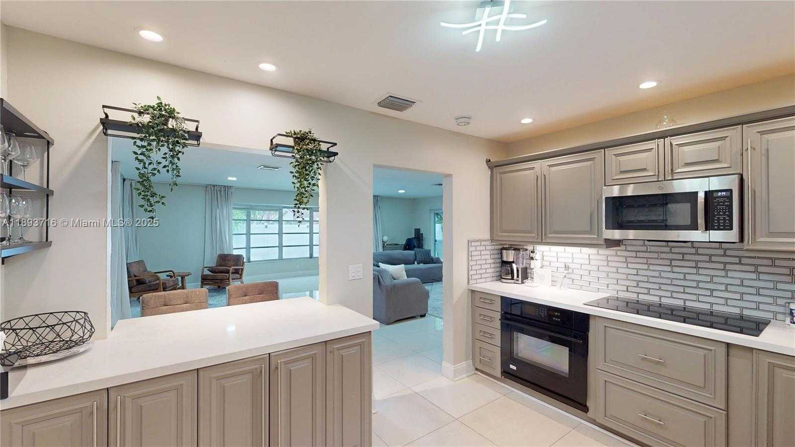 Small Image of 2121 NORTH EAST 62ND ST, Fort Lauderdale Number 4