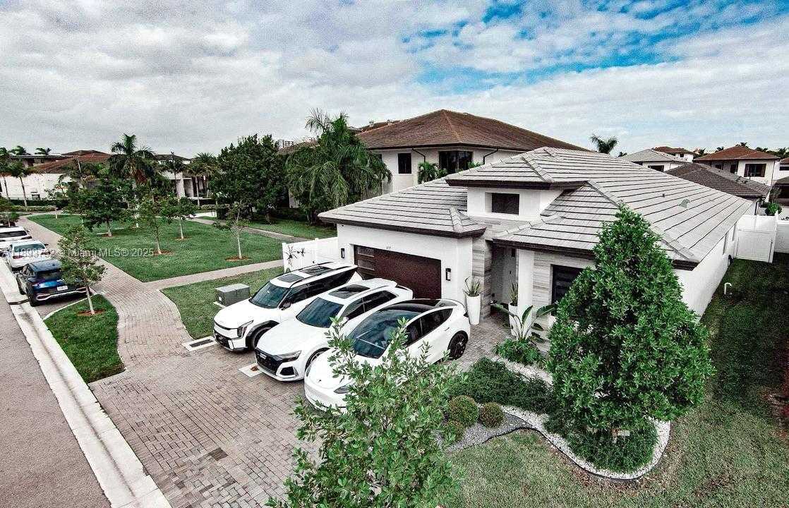 Small Image of 8137 NORTH WEST 46TH TER, Doral Number 1