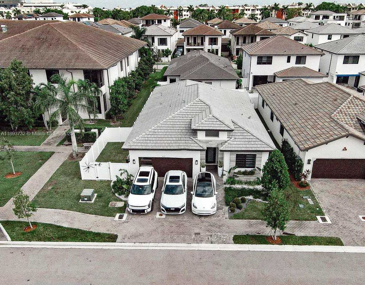 Small Image of 8137 NORTH WEST 46TH TER, Doral Number 2