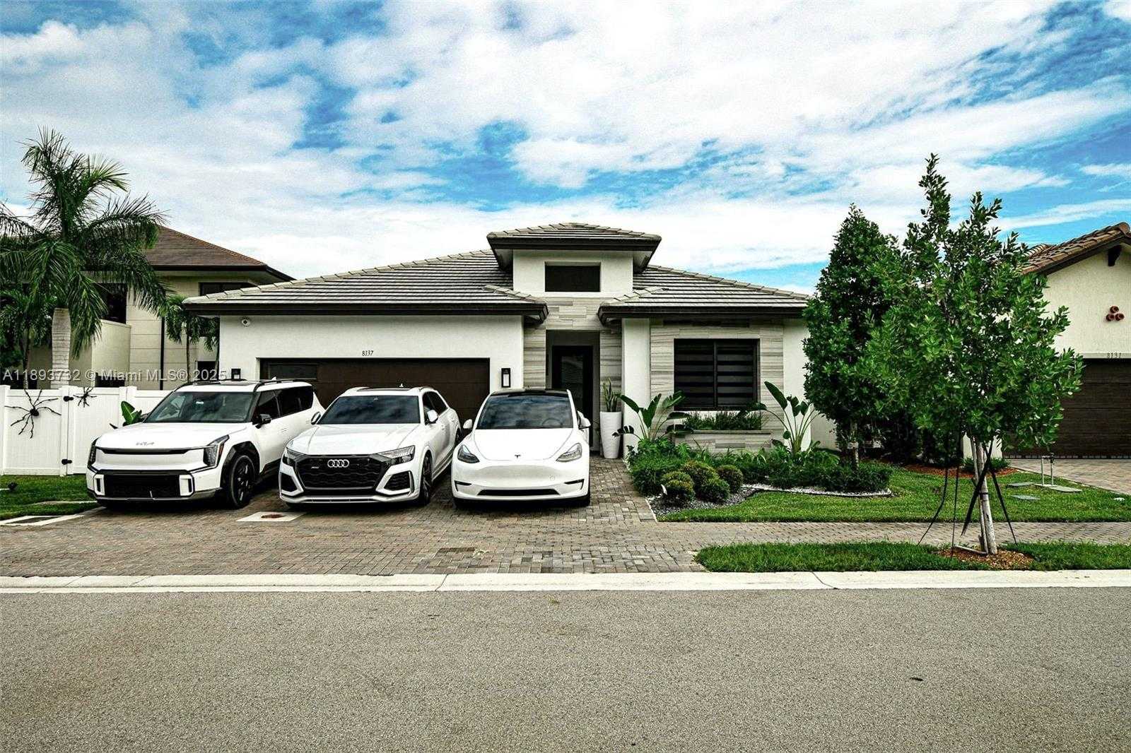 Small Image of 8137 NORTH WEST 46TH TER, Doral Number 3