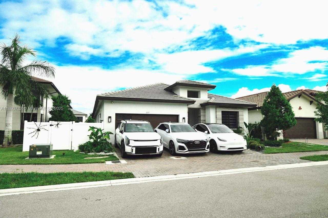 Small Image of 8137 NORTH WEST 46TH TER, Doral Number 4