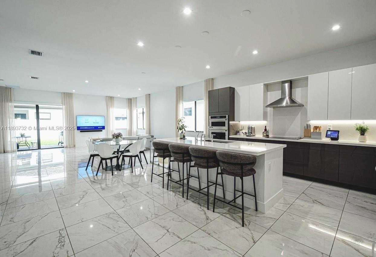 Small Image of 8137 NORTH WEST 46TH TER, Doral Number 5