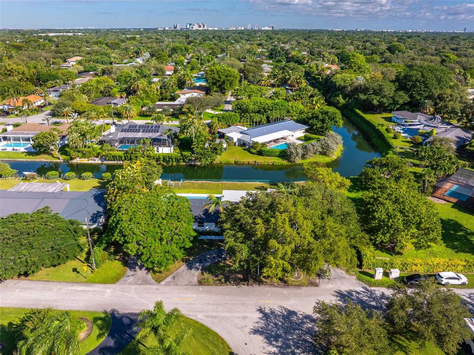 Small Image of 6951 SOUTH WEST 134TH ST, Pinecrest Number 85