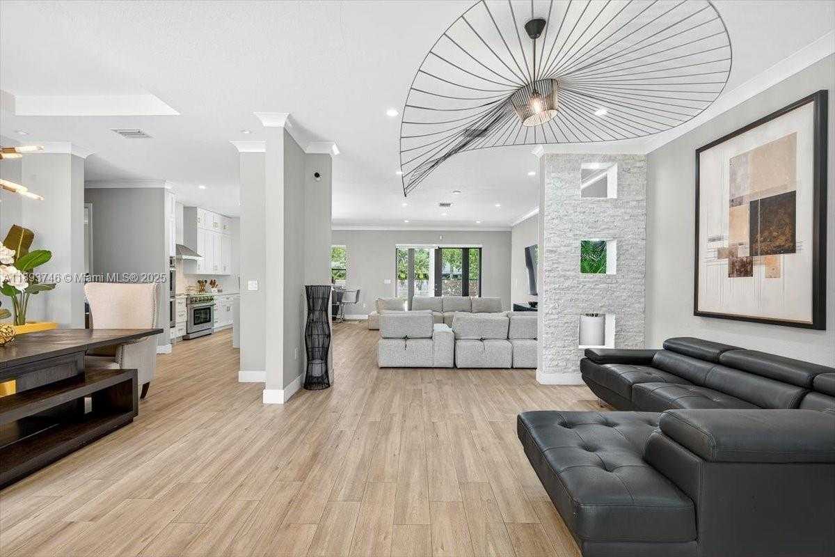 Small Image of 19200 BELVIEW DR, Cutler Bay Number 10