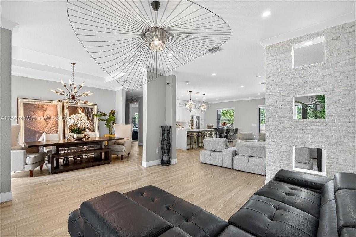 Small Image of 19200 BELVIEW DR, Cutler Bay Number 11