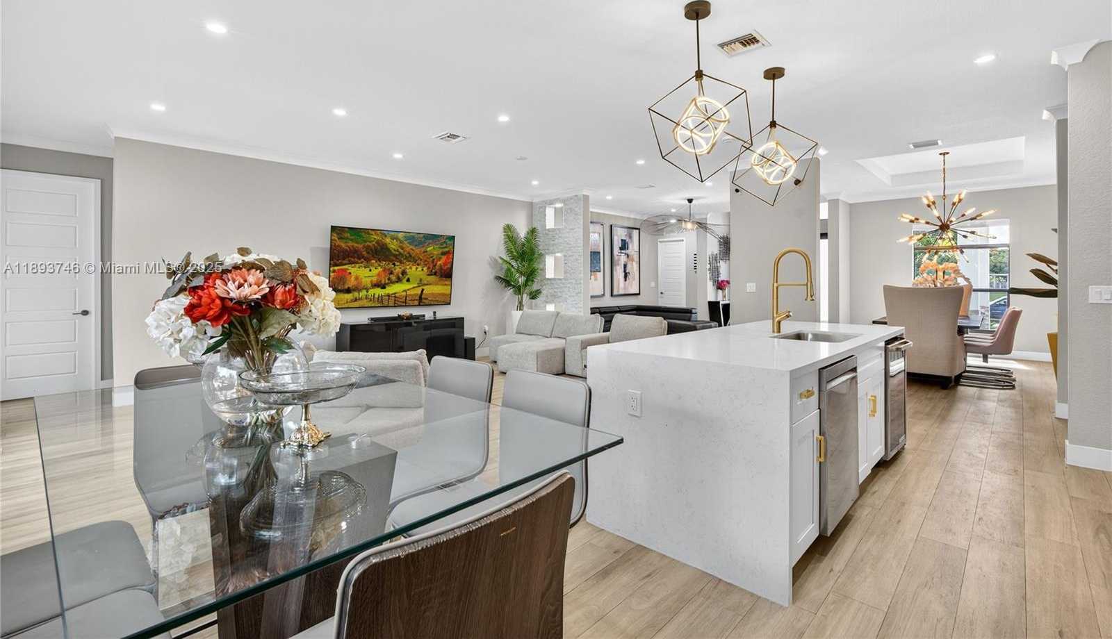 Small Image of 19200 BELVIEW DR, Cutler Bay Number 20