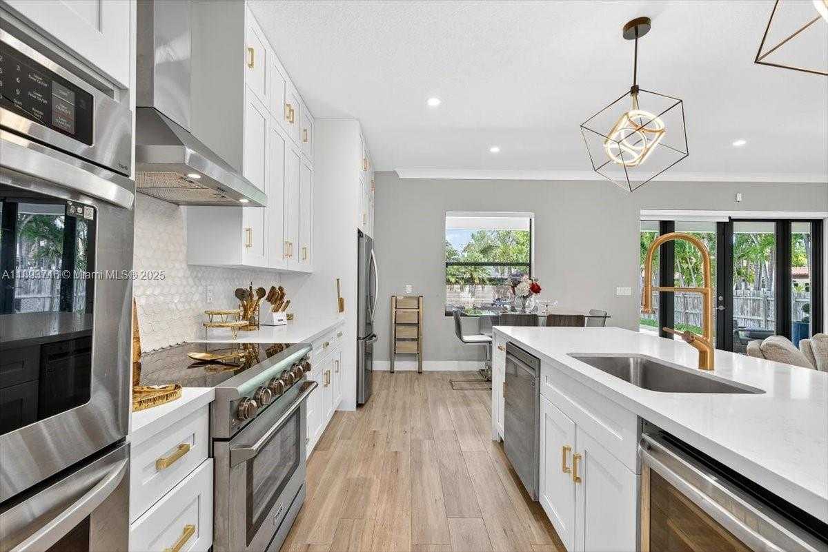 Small Image of 19200 BELVIEW DR, Cutler Bay Number 21