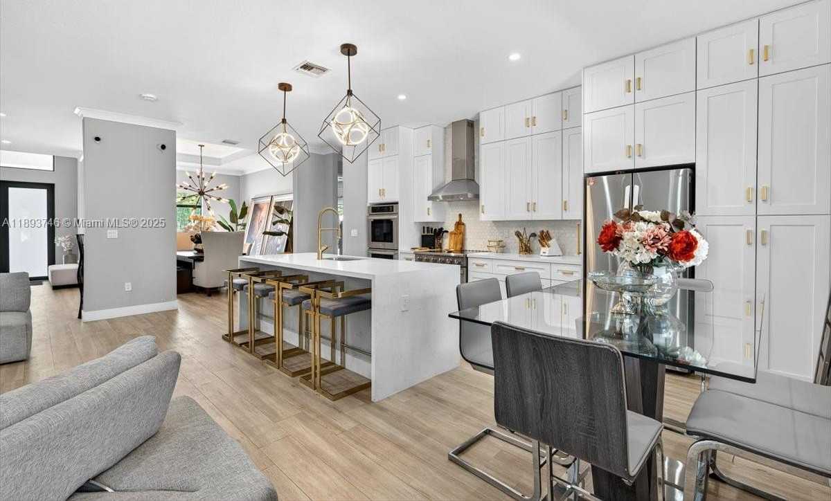 Small Image of 19200 BELVIEW DR, Cutler Bay Number 24
