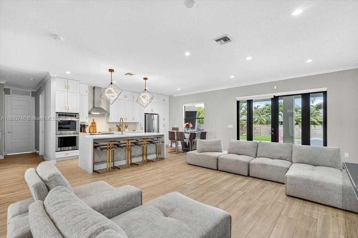 Small Image of 19200 BELVIEW DR, Cutler Bay Number 25