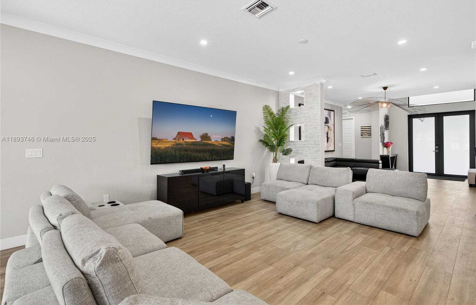Small Image of 19200 BELVIEW DR, Cutler Bay Number 26