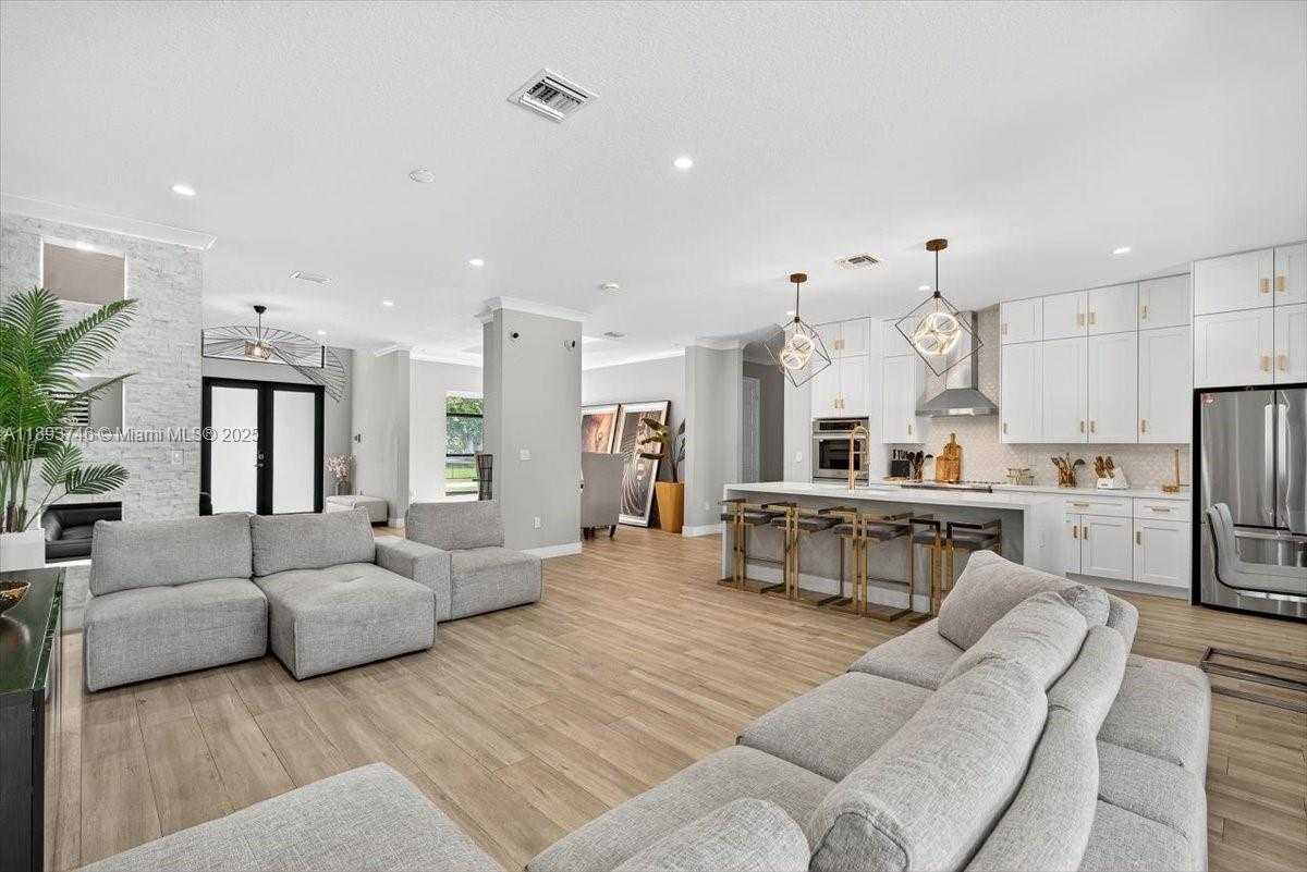 Small Image of 19200 BELVIEW DR, Cutler Bay Number 27