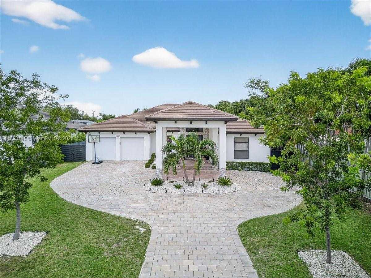 Small Image of 19200 BELVIEW DR, Cutler Bay Number 3