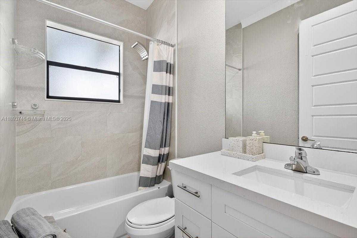 Small Image of 19200 BELVIEW DR, Cutler Bay Number 31