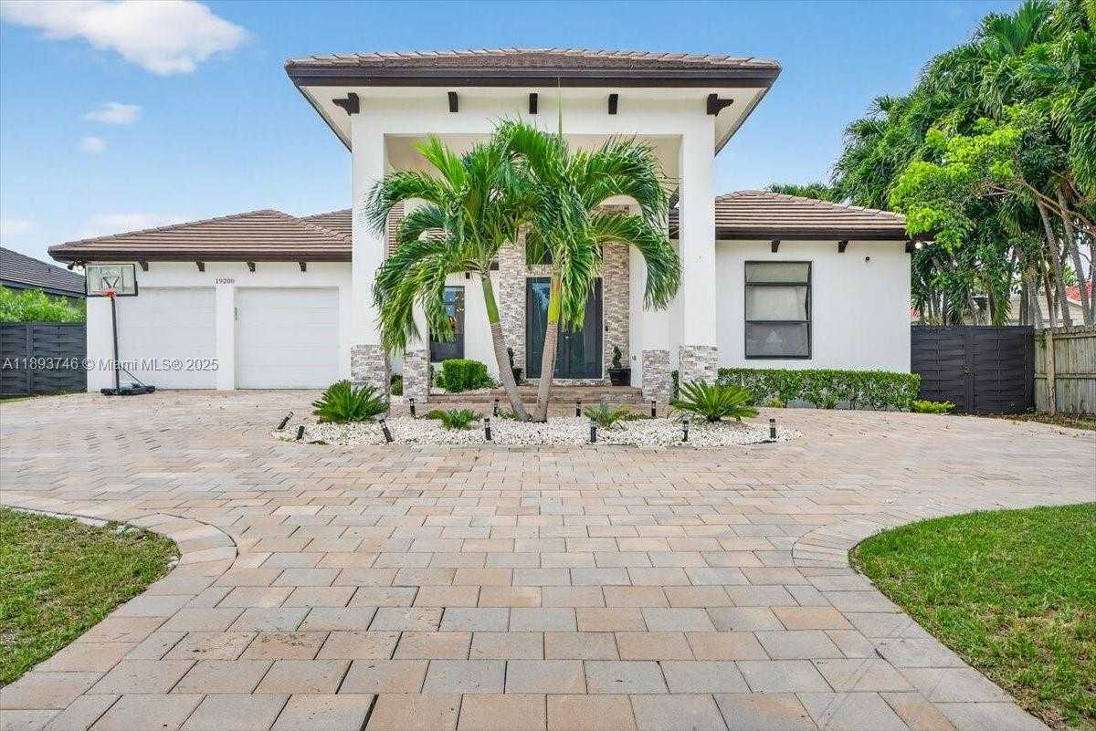 Small Image of 19200 BELVIEW DR, Cutler Bay Number 4