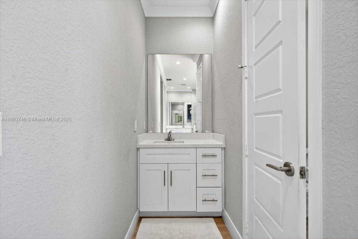 Small Image of 19200 BELVIEW DR, Cutler Bay Number 41