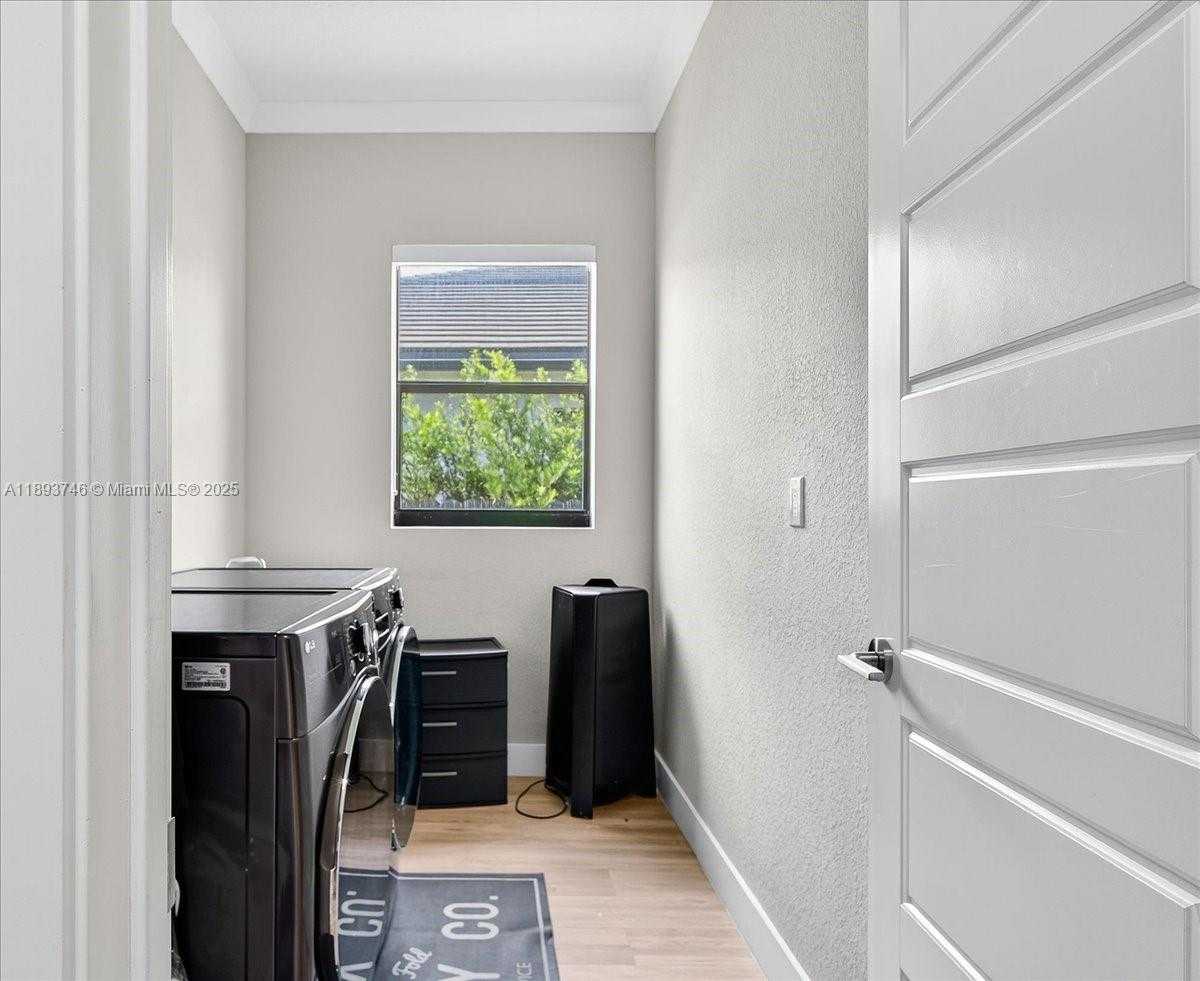 Small Image of 19200 BELVIEW DR, Cutler Bay Number 42