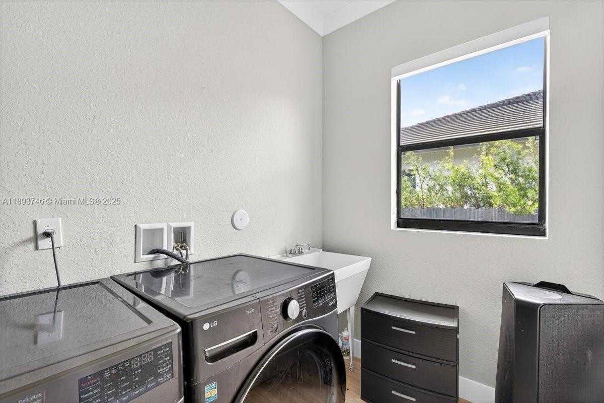 Small Image of 19200 BELVIEW DR, Cutler Bay Number 43