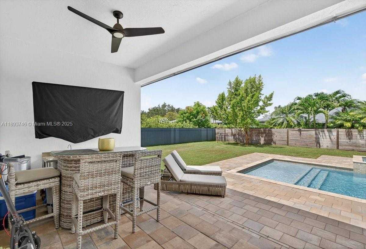 Small Image of 19200 BELVIEW DR, Cutler Bay Number 46