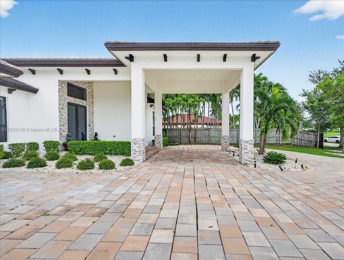 Small Image of 19200 BELVIEW DR, Cutler Bay Number 5